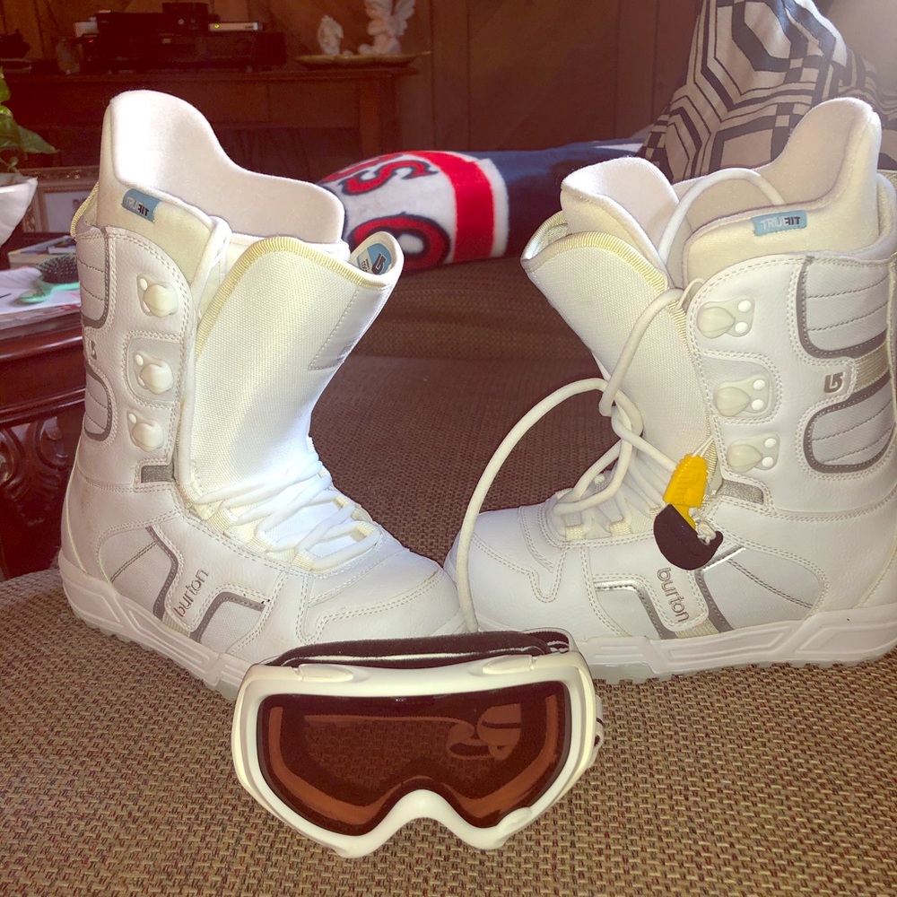 Burton snow board boots 71/2 brand new never worn